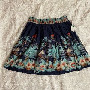 New Tommy Hilfiger skirt with pockets!